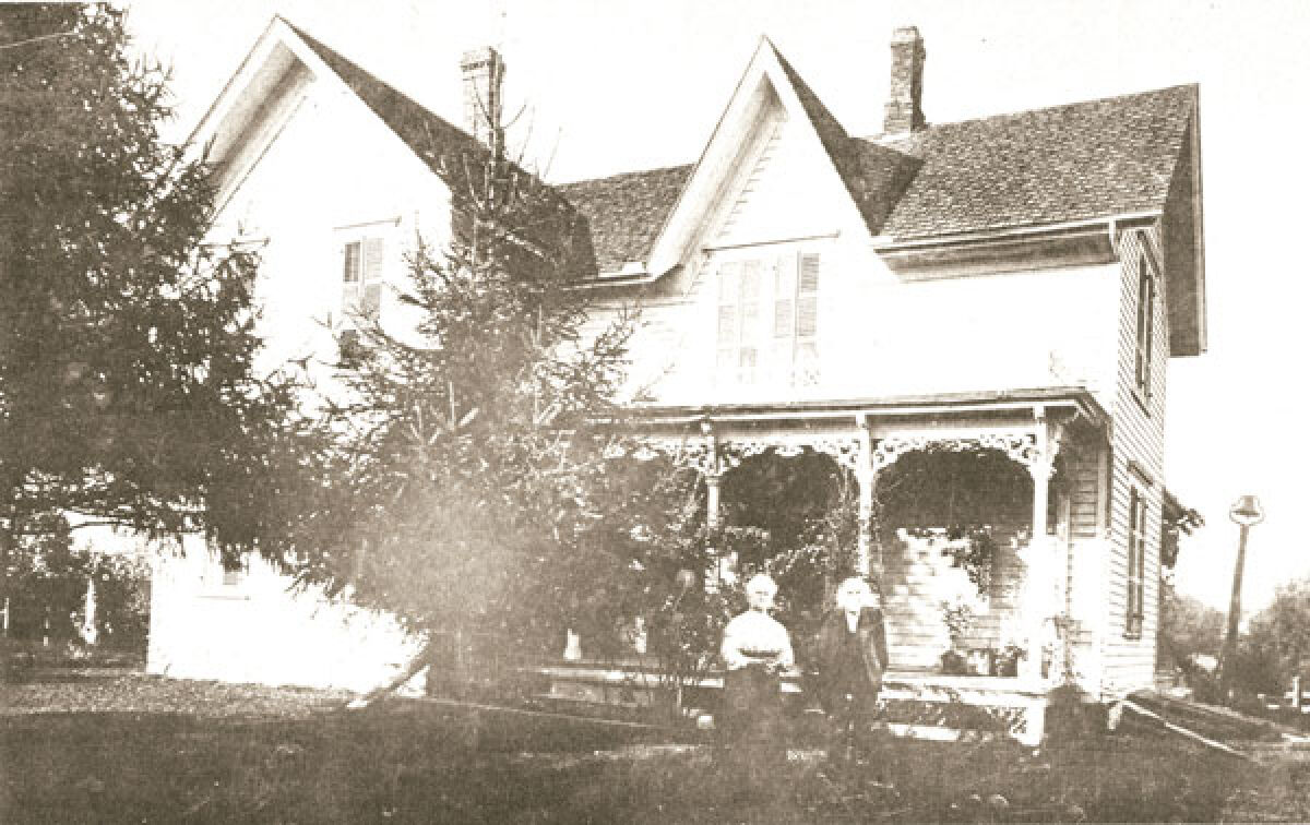  The James H. Davis Farm at Springfield Oaks is still standing. 