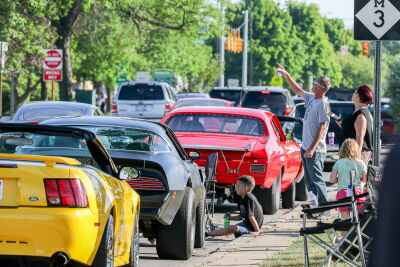  Spectators gathered on Gratiot Avenue to watch the parade of cars. 