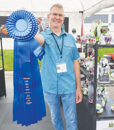  Glass artist Scott Bayless is among the artists featured at this year’s Orchard Lake Fine Art Show. Although he doesn’t make frequent appearances at shows, the Orchard Lake Fine Art Show is one that he has participated in multiple times. 