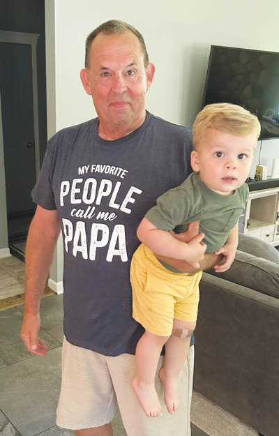  Fran Scislowicz and his grandson, Stanley, enjoy some quality bonding time. 