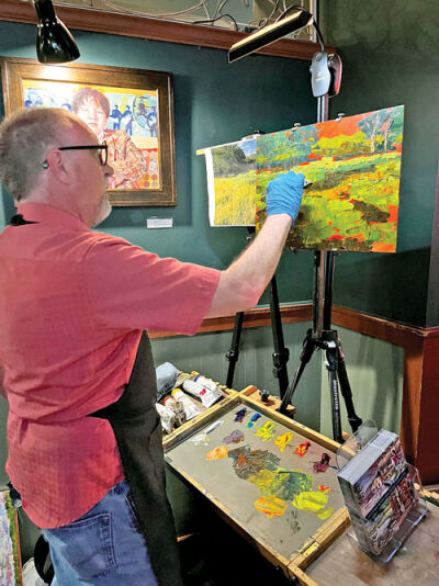  John Nagridge demonstrates his artistry to people who participated in the art walk in 2023. He will be in attendance at this year’s art walk from 5 to 9 p.m. Aug. 9. 