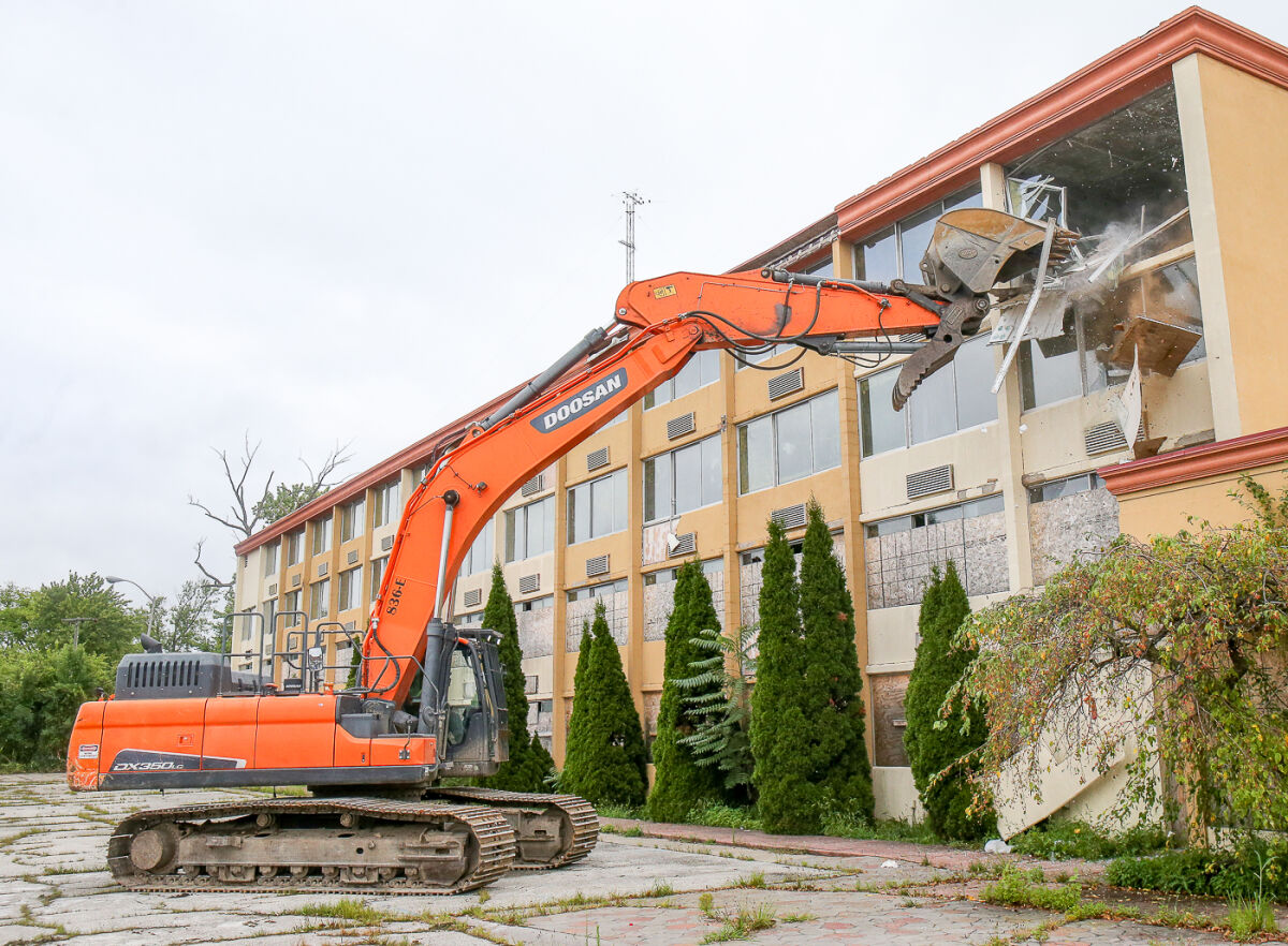  The much-hyped and awaited demolition of the former motel began on the morning of July 30. 