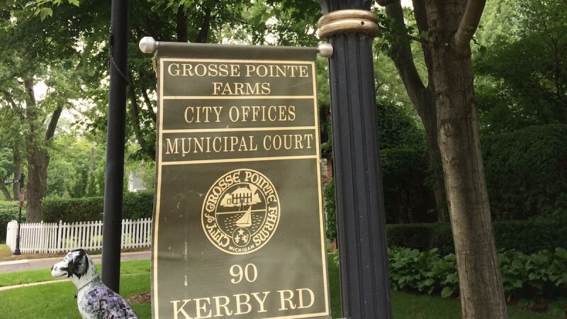 Grosse Pointe Farms officials urge bank to revise parking wall proposal