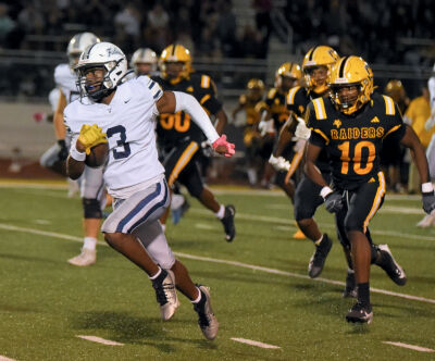  Farmington junior Herschel McCormack-Reamer carries the ball for a 46-yard touchdown run. 