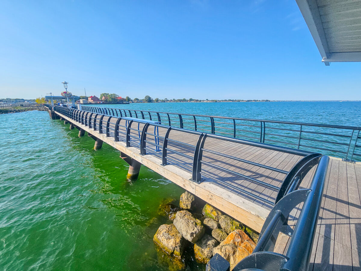  The St. Clair Shores City Council approved fees for nonresidents who use the Blossom Heath Activity Pier in a 6-1 vote. 