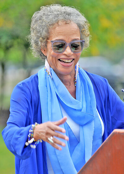  Patricia Talley, the “Daughter of Southfield,” continues her mother’s legacy of promoting peace in Southfield by presenting the city with the Amig@s de la Paz Sustainability Award. 