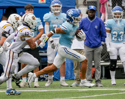  Detroit Catholic Central junior Samson Gash outruns the Warren De La Salle defense for his third touchdown of the game. 