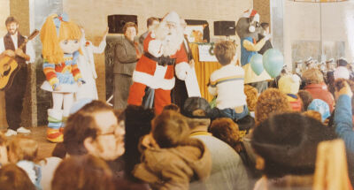  Santa Claus gets ready for another Christmas season at Macomb Mall. 