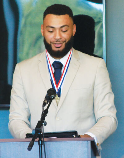  Dallas Pruitt, a U.S. Navy veteran, talks to the audience. 