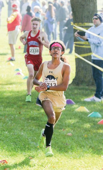  Grosse Pointe South senior Tethyan McKenzie breaks away from the crowd. 