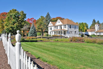  The Burgh Historical Park invites visitors to step back in time to Southfield’s history. The Historical Museum is open by appointment only. Those interested may contact Darla Van Hoey at (248) 219-6963. 