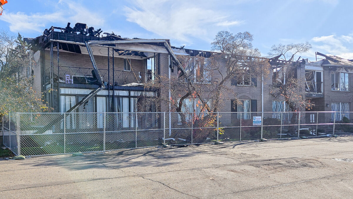  On Nov. 4, the Southfield Fire Department was informed that a fire broke out at Le Chateau Condos. Southfield Fire Chief Johnny Menifee said that the 17 units, with a garage in the basement, are considered a complete loss at this time. 