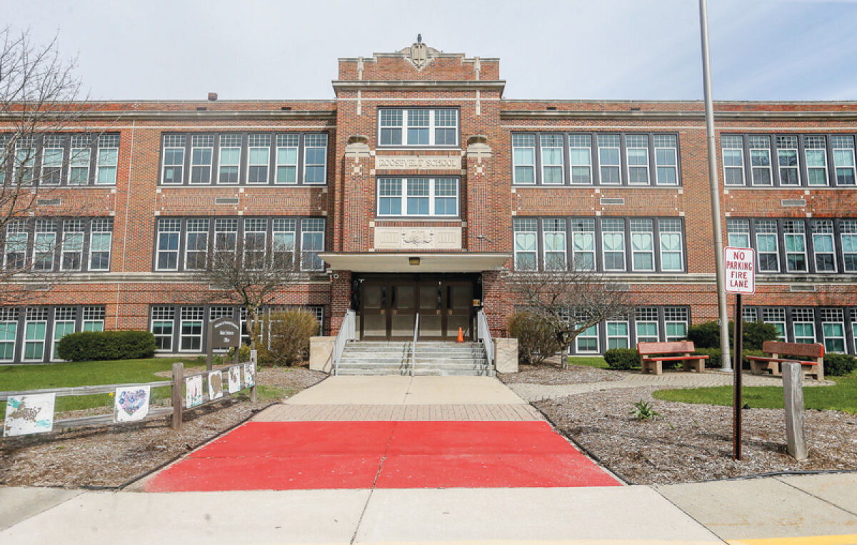  The West Bloomfield School District received a $2.5 million offer to purchase the former Roosevelt Elementary School in Keego Harbor. According to an attorney representing the district, the building is not for sale. 