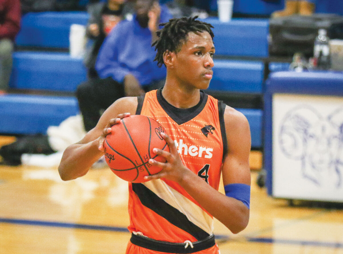  Center Line senior Terez Holmes controls the ball during a game last season. 