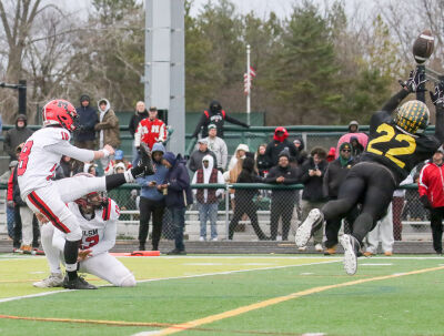  Orchard Lake St Mary’s freshman Beckett Kiefer drills an extra point. 