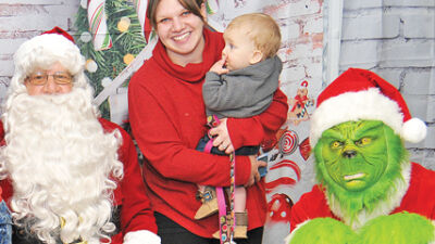  Grinch, Santa pair up to bring season’s greetings 