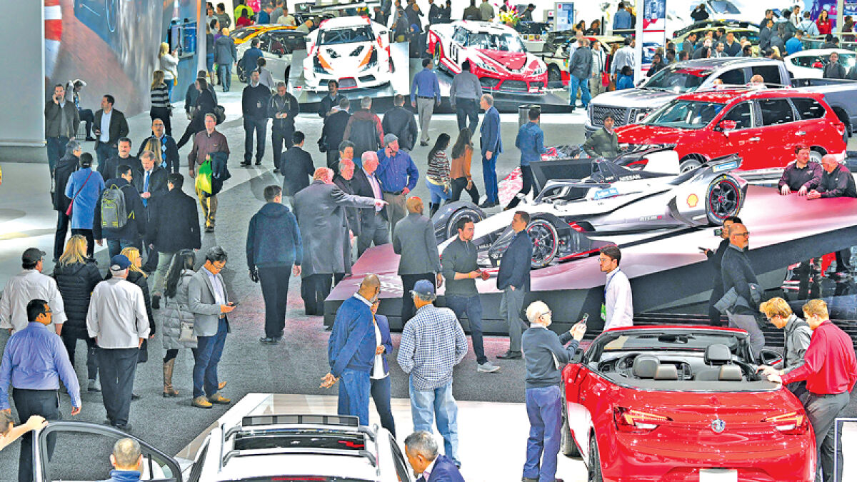  Detroit Auto Show attendees peruse the show floor at Huntington Place in Detroit. 