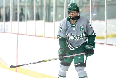  Novi senior assistant captain Jack Beardsley keeps his eyes on the puck. 