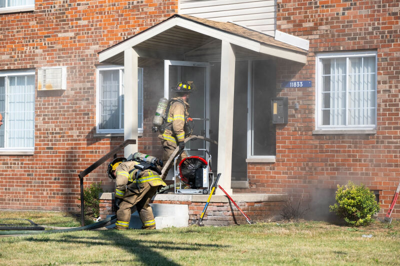 No injuries in fire at Warren apartment complex