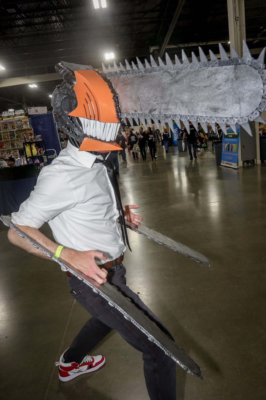 My denji cosplay at one of my latest cons : r/ChainsawMan